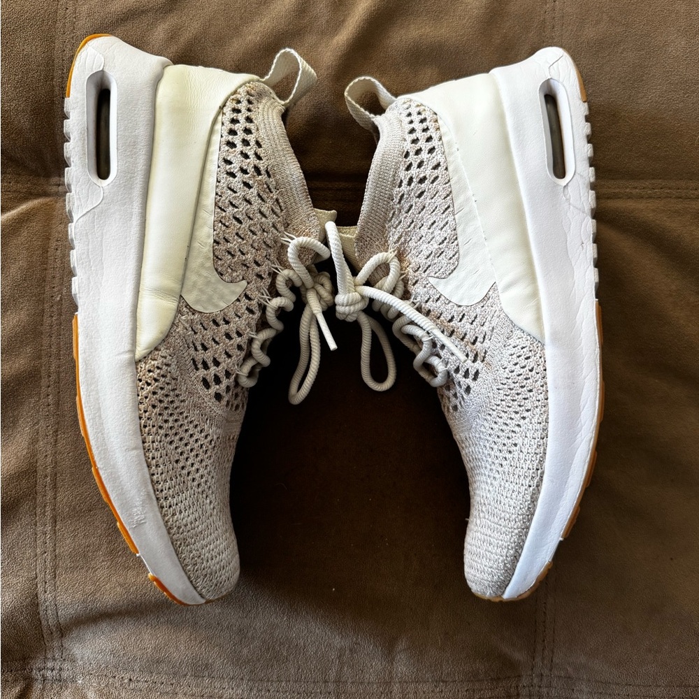 Nike Flyknit Sneakers in Cream and White